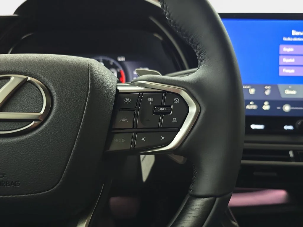 New 2026 Eminent White Pearl Lexus PREMIUM PLUS image 18