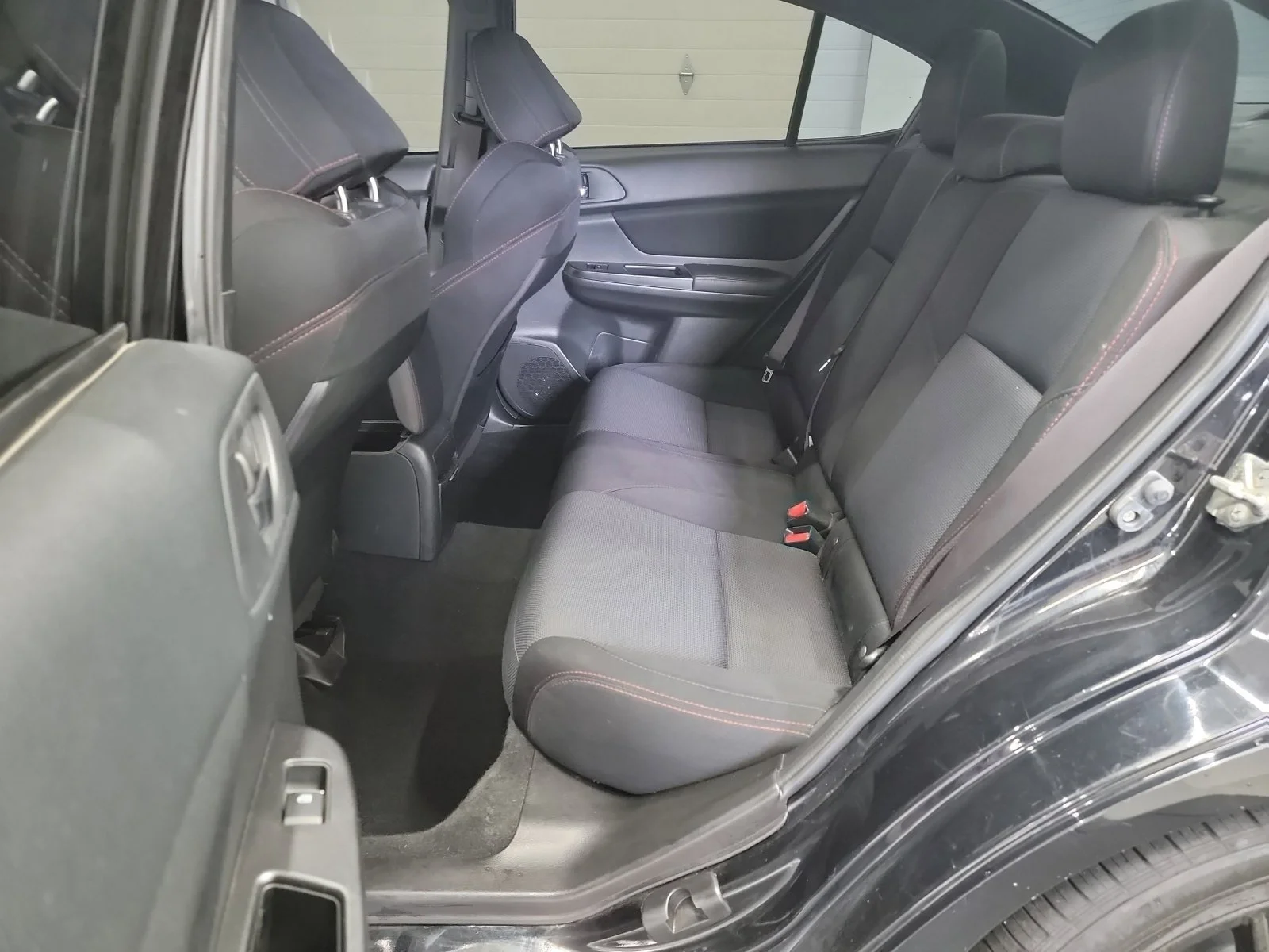 Used 2016 Crystal Black Silica Subaru Base image 26