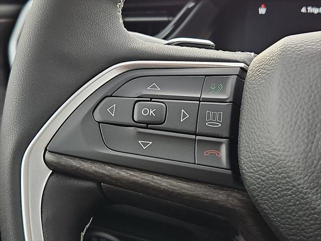New 2026 Diamond Black Crystal Pearl-Coat Exterior Paint Jeep Laredo image 20