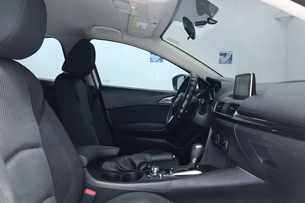 Used 2018 Snowflake White Pearl Mazda Sport image 16