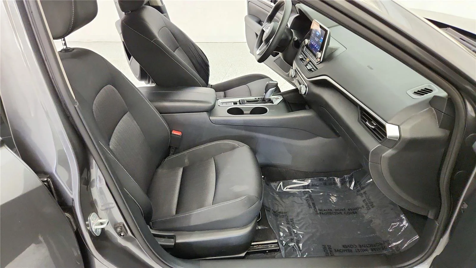 Used 2022 Gun Metallic Nissan 2.5 SV image 36
