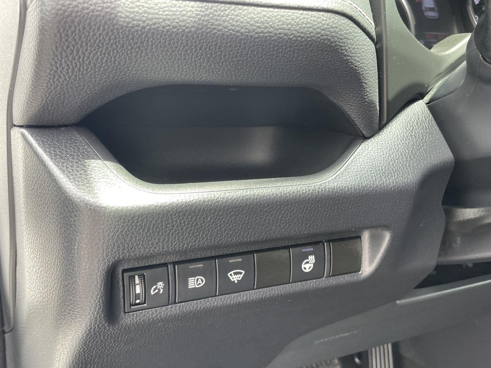 2022 Toyota RAV4 XLE - Photo 26