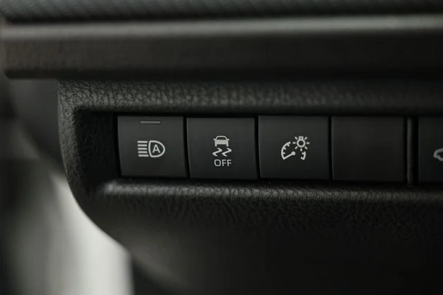 Used 2025 Ice Cap Toyota SE image 18