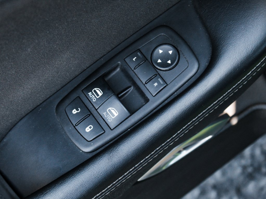 Used 2015 Sublime Pearl Coat Dodge R/T image 10