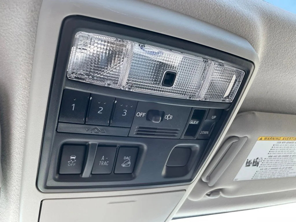 Used 2018 Classic Silver Metallic Toyota SR5 Premium image 29