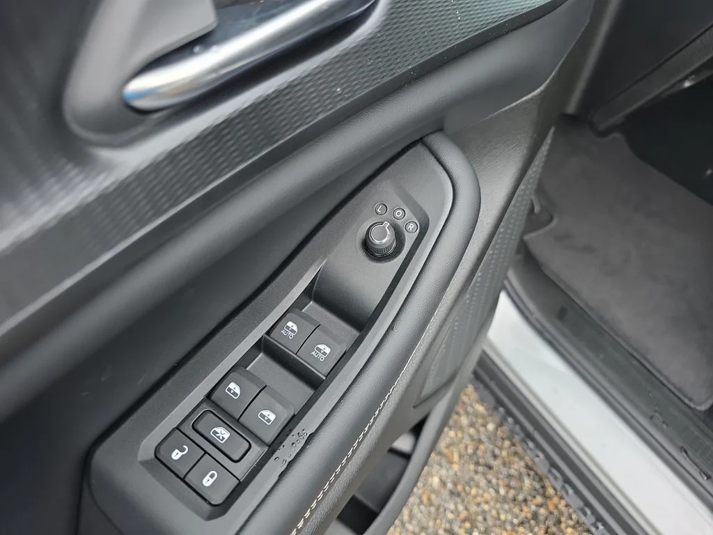 New 2026 Silver Zynith Exterior Paint Jeep Laredo X image 17