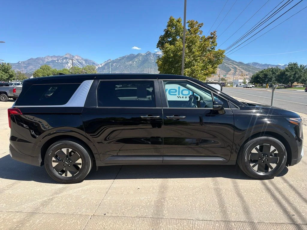 Used 2026 Black Kia LXS image 2