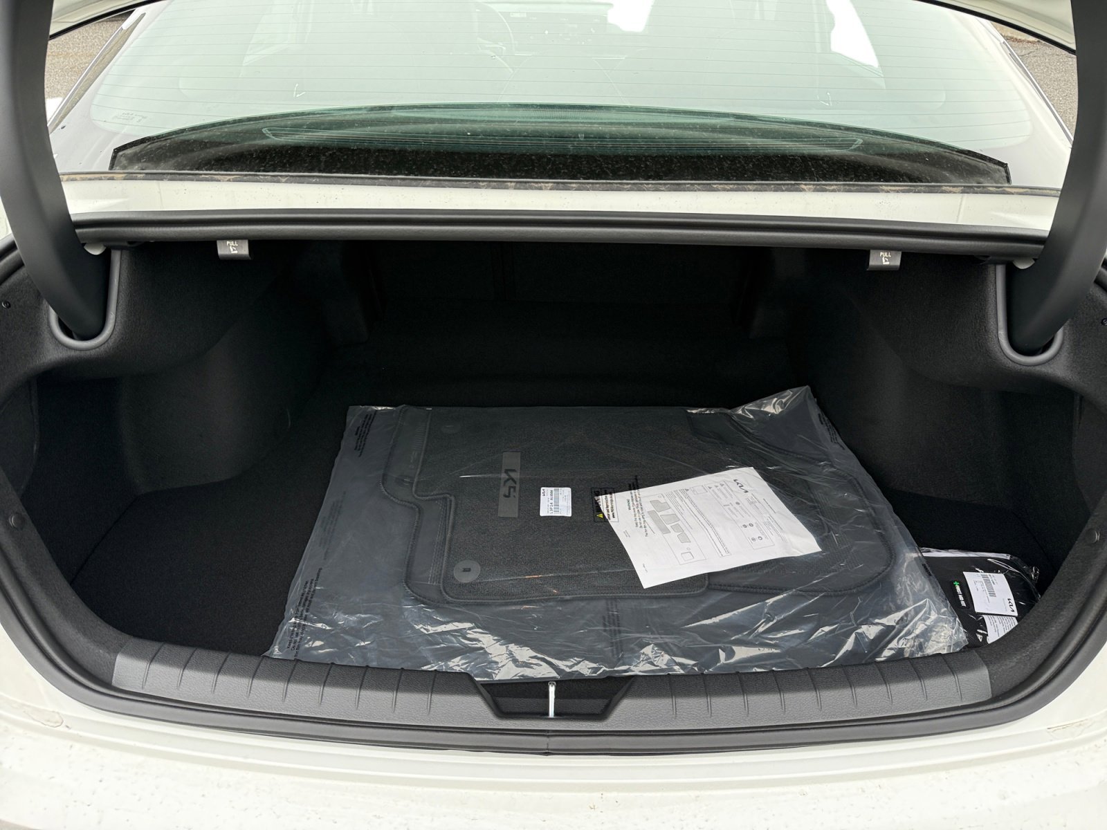 New 2026 Snow White Pearl Kia GT image 17