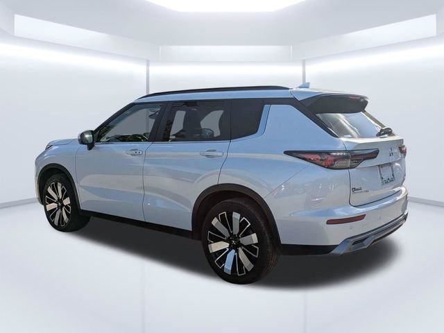 Used 2025 White Mitsubishi SE image 5
