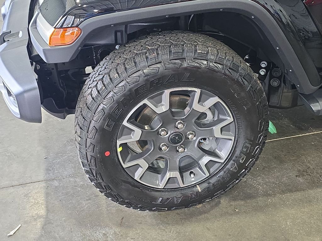 New 2026 Black Clear-Coat Exterior Paint Jeep Sahara image 15