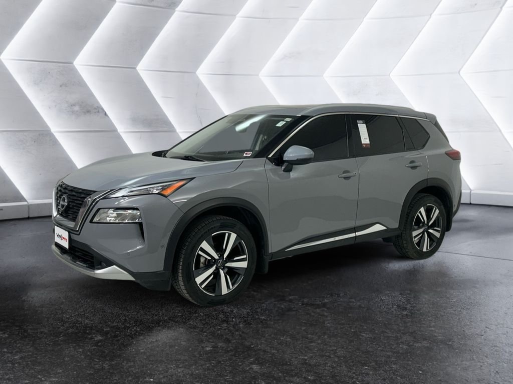Used 2022 Gray Nissan Platinum image 3
