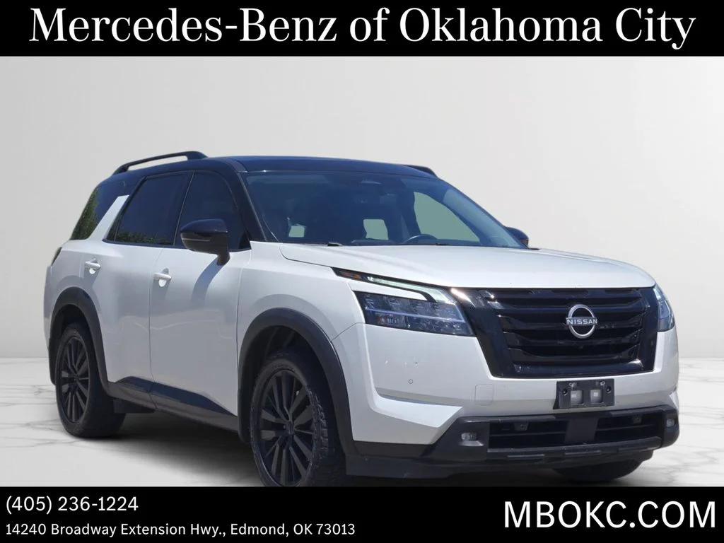 Used 2023 Pearl White Nissan Platinum image 2
