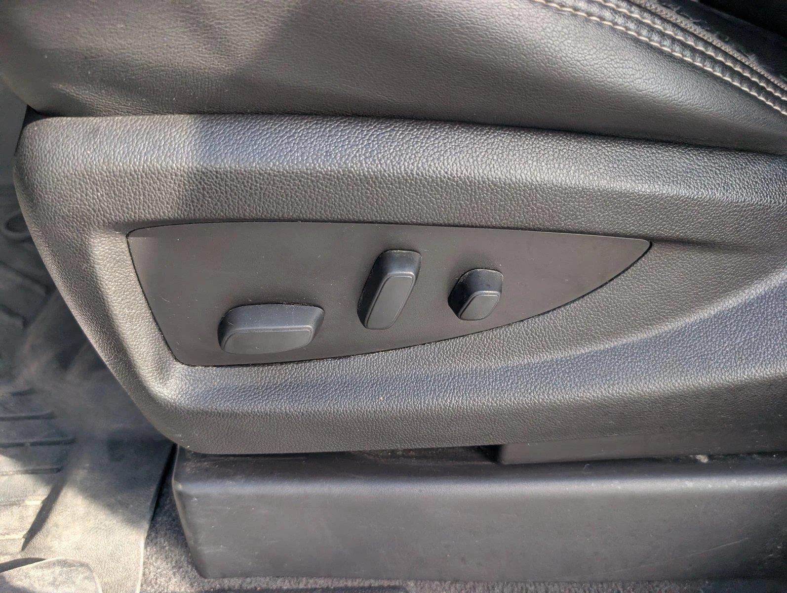 Used 2019 Satin Steel Metallic GMC Denali image 16