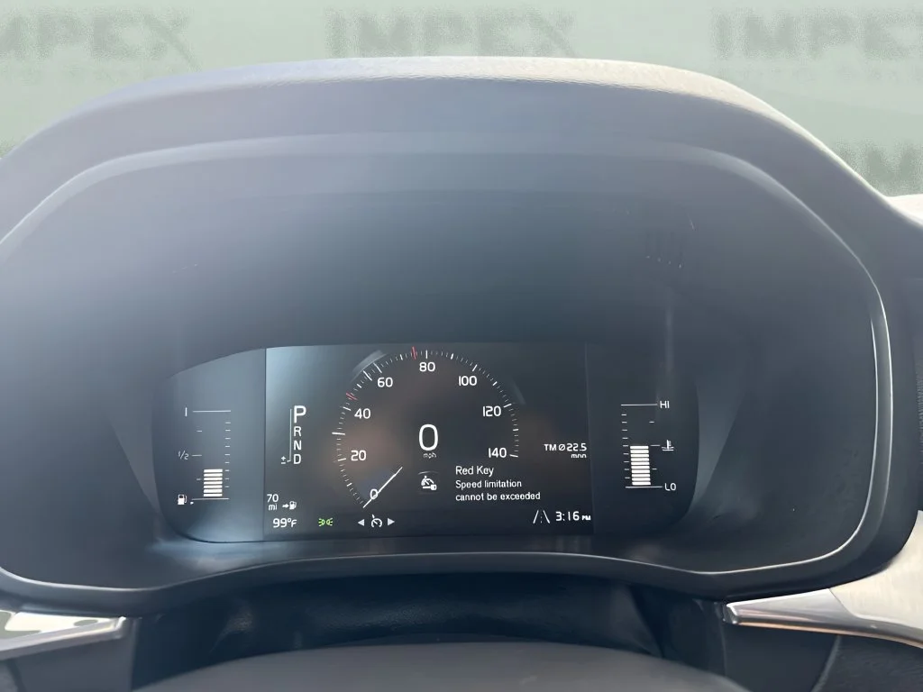 Used 2019  Volvo Momentum image 24