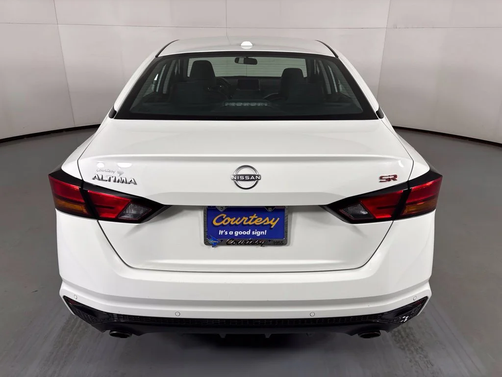 Used 2024 White Nissan 2.5 SR image 7