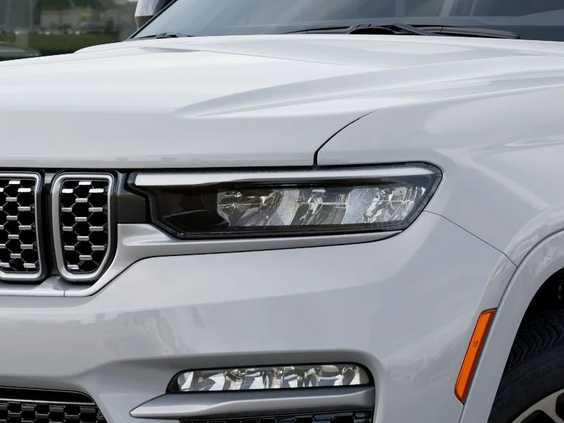 New 2025 Bright White Clear-Coat Exterior Paint Jeep Summit Reserve image 90