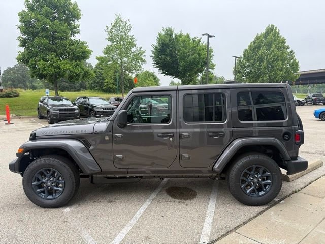 New 2026 Granite Crystal Metallic Clear-Coat Exterior Paint Jeep  image 3
