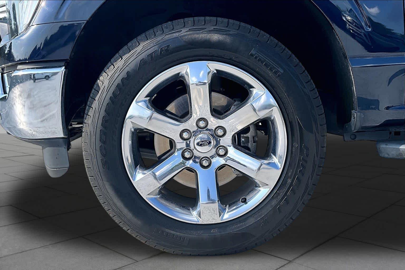 Used 2023 Antimatter Blue Metallic Ford XLT image 10