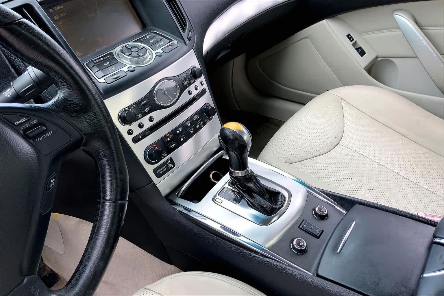 Used 2014 Liquid Platinum INFINITI  image 16