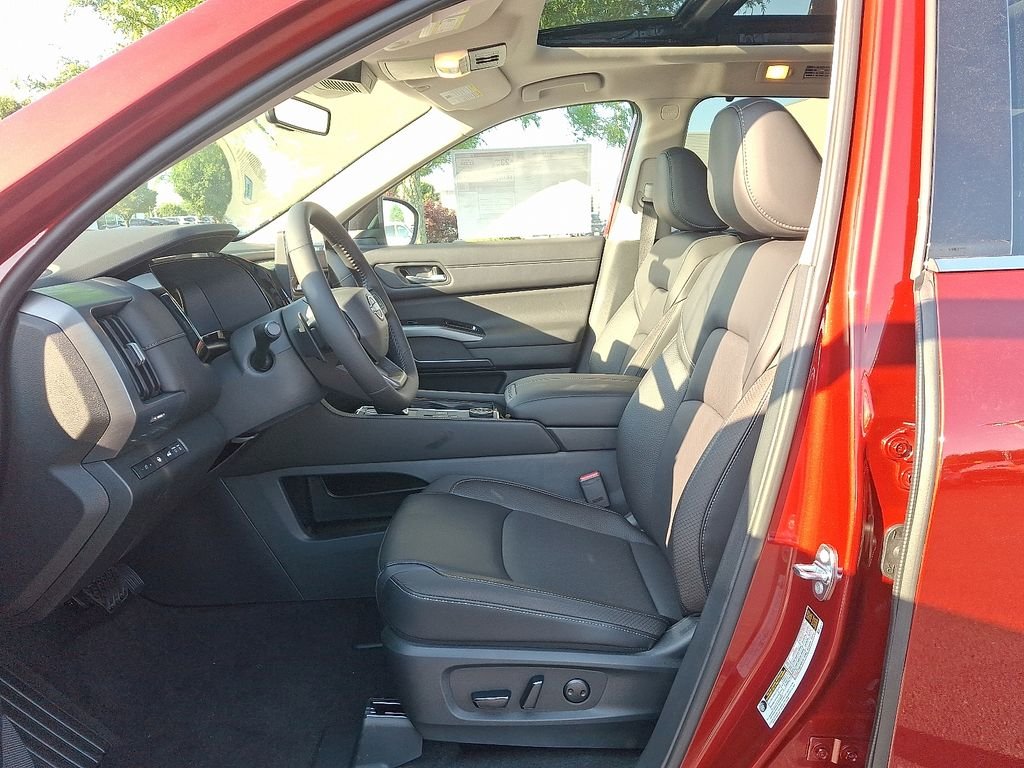 New 2026 Scarlet Ember Tintcoat Nissan SL image 6