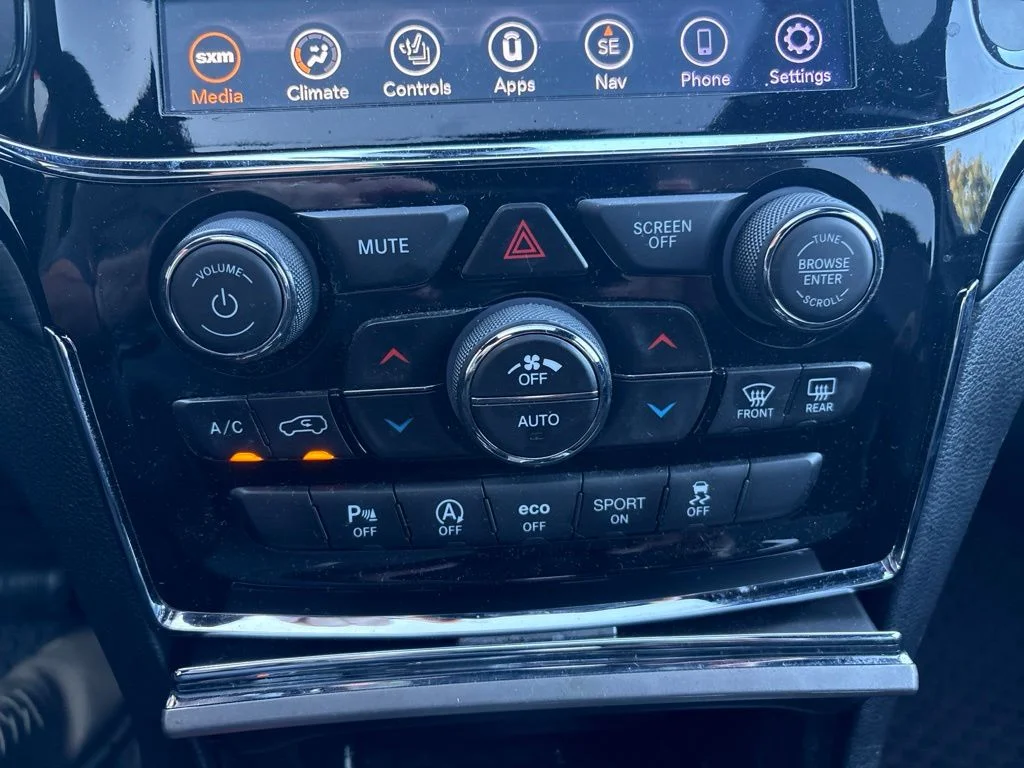 Used 2020 White Jeep Altitude image 19