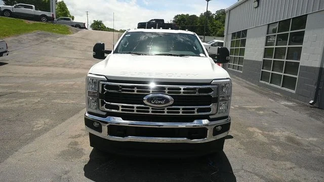 New 2026 Oxford White Ford F-350® XL image 2