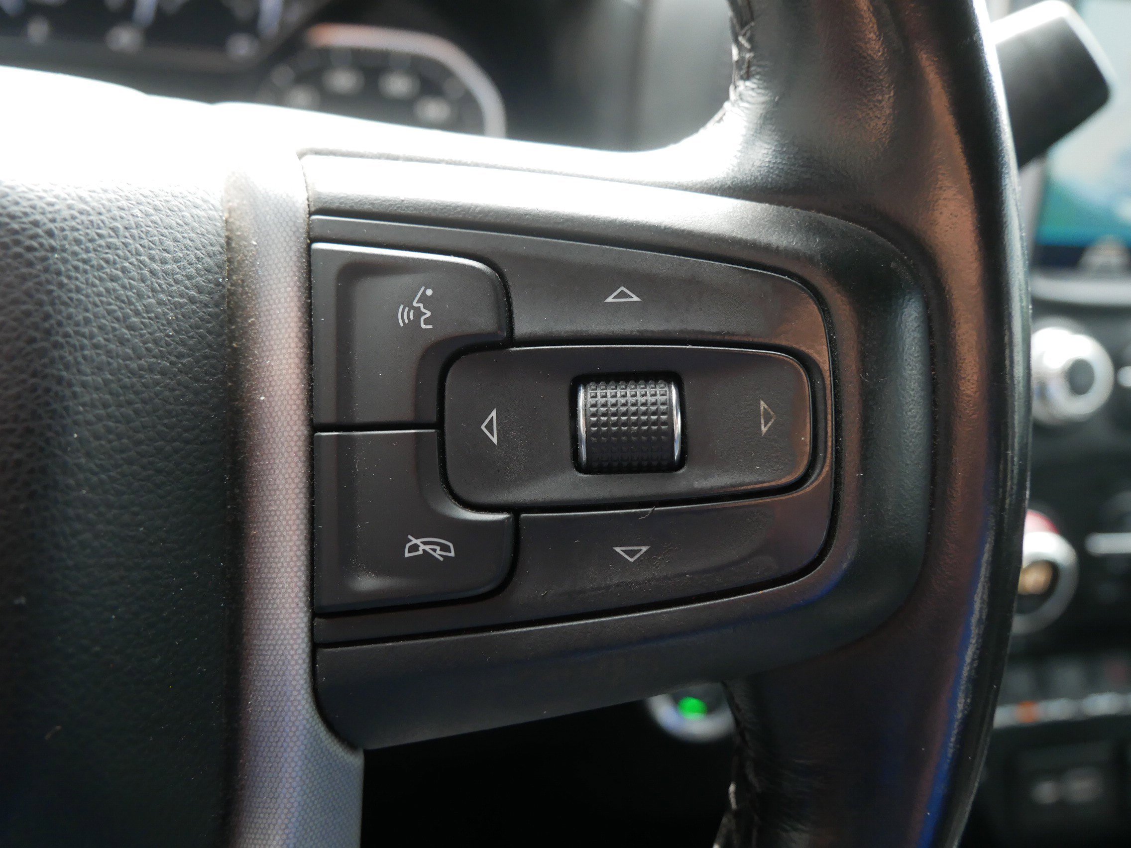 Used 2021 Onyx Black GMC Elevation image 27