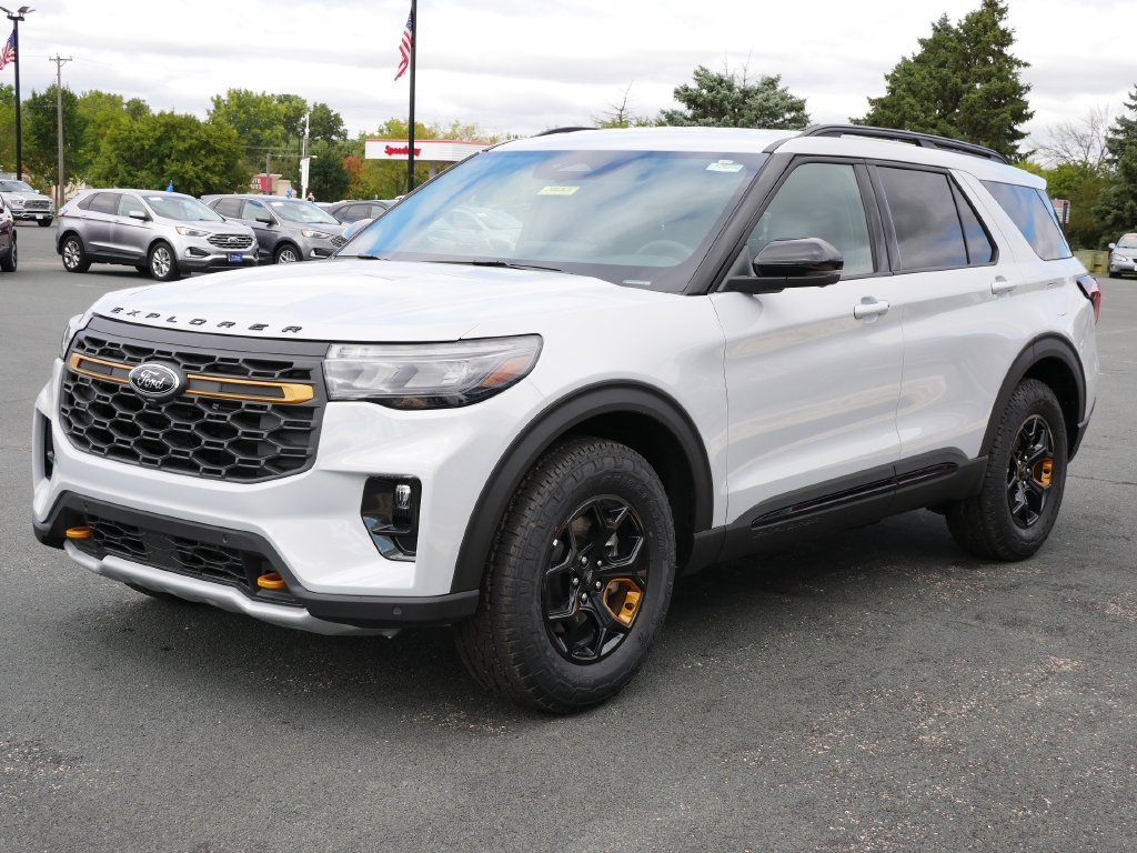 New 2026 Space White Metallic Ford Tremor® image 4