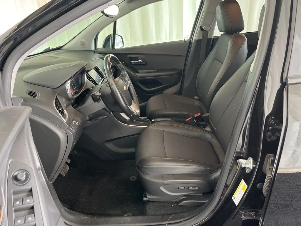 Used 2022 Black Chevrolet LT image 3