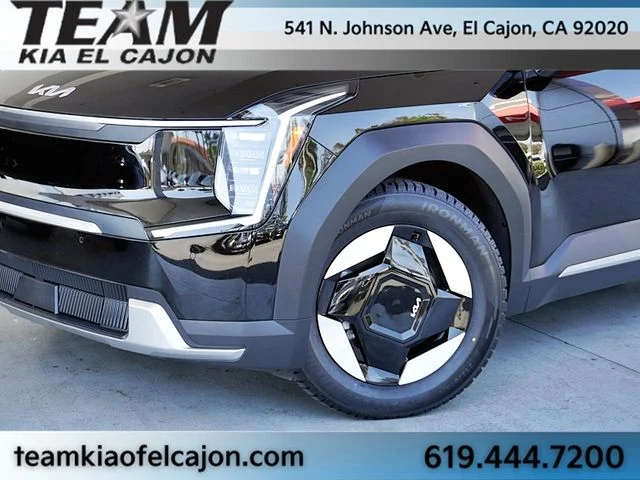 Used 2024 Black Kia Light Long Range image 3