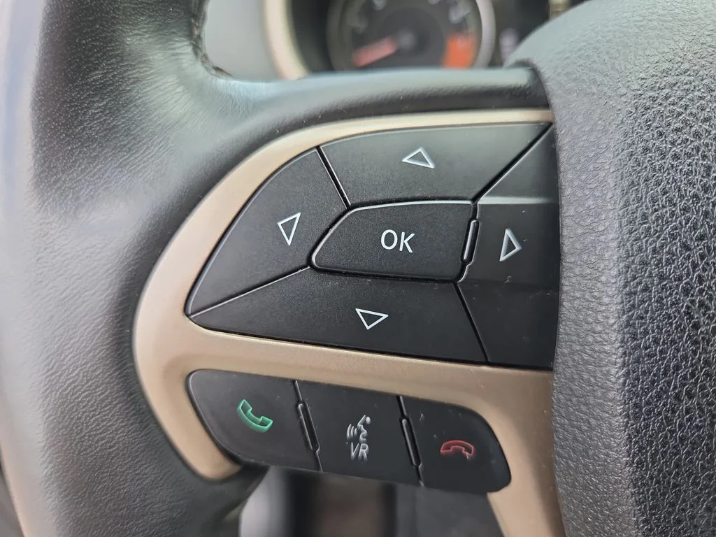 Used 2014 Gray Jeep Latitude image 28
