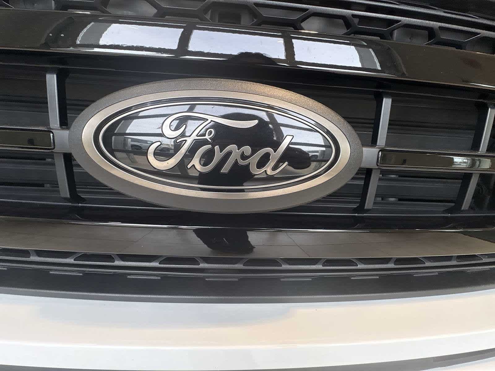 Used 2023 Oxford White Ford LARIAT image 35