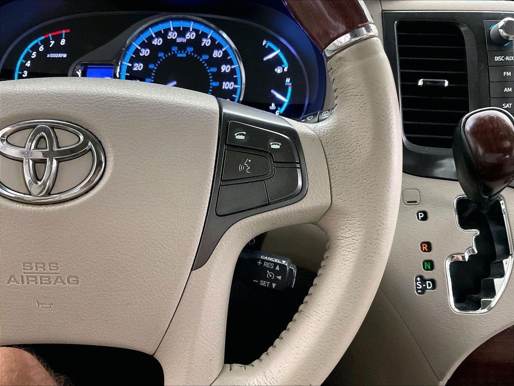 Used 2011 Green Toyota Limited image 23