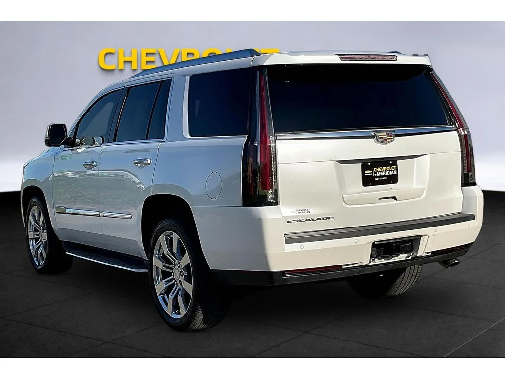 Used 2016 CRYSTAL WHITE TRICOAT Cadillac Luxury Collection image 2