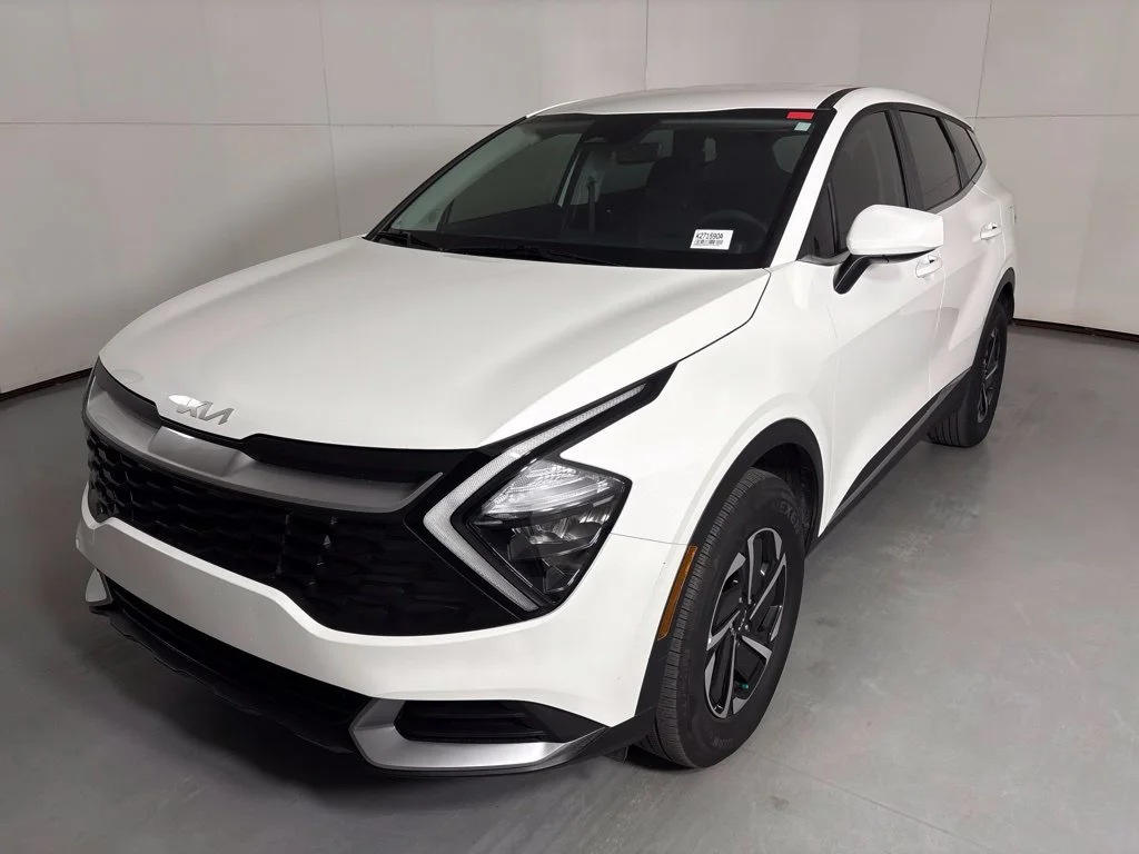 Used 2023 White Kia LX image 4