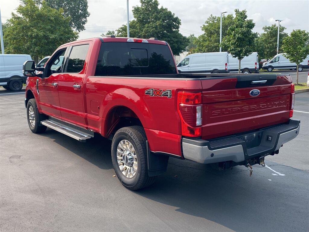 Used 2022 Rapid Red Metallic Tinted Clearcoat Ford XLT image 9