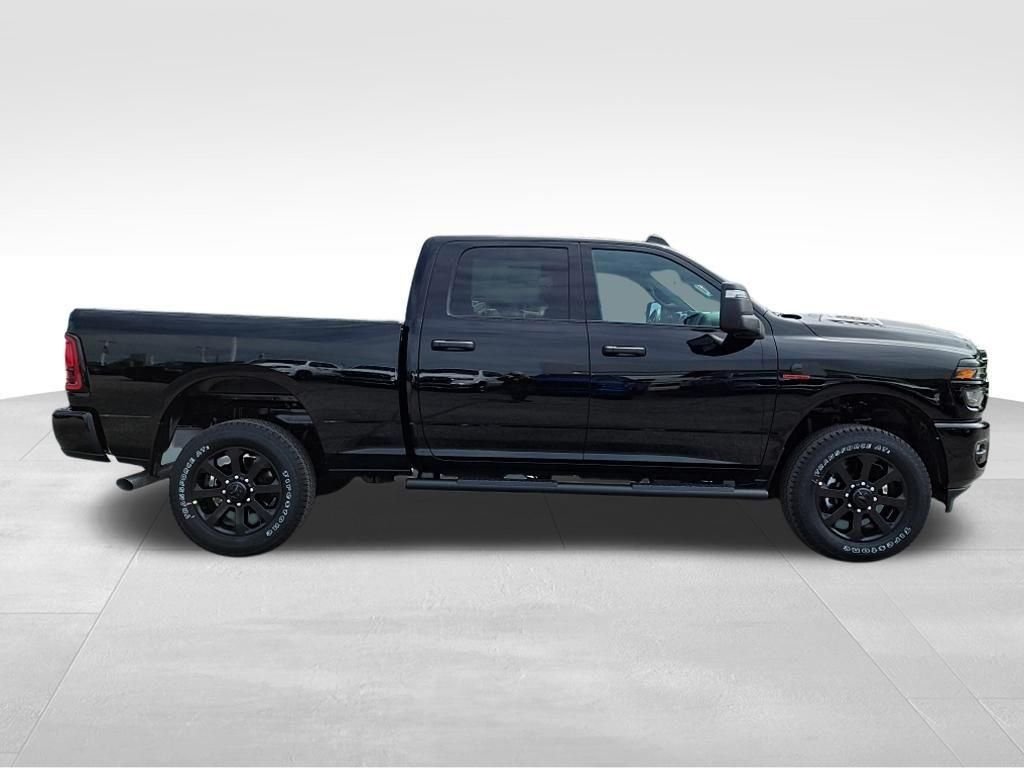 New 2026 Diamond Black Crystal Pearl-Coat Exterior Paint RAM Tradesman image 6