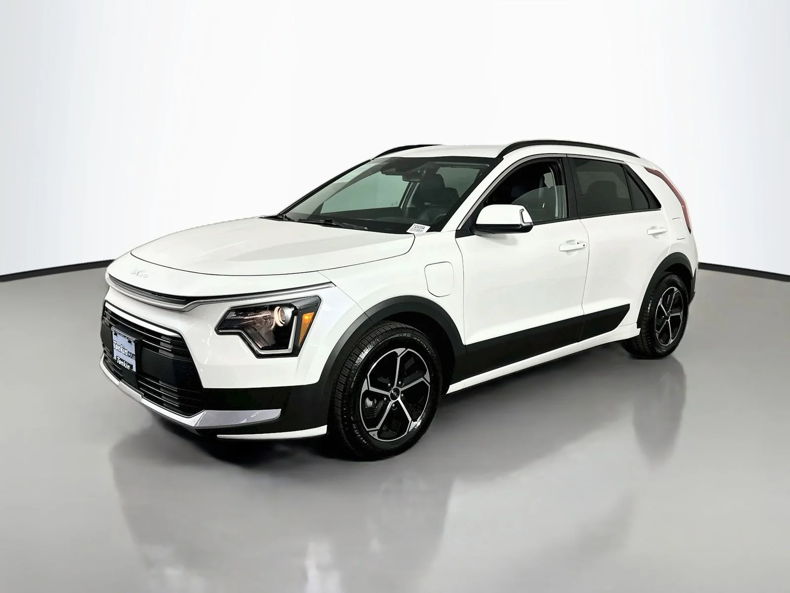 Used 2025 Snow White Pearl Kia EX image 3