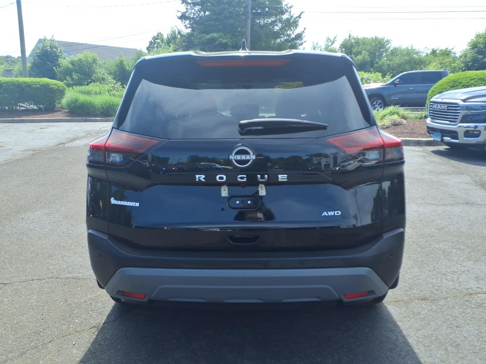 Used 2023 Black Nissan S image 6