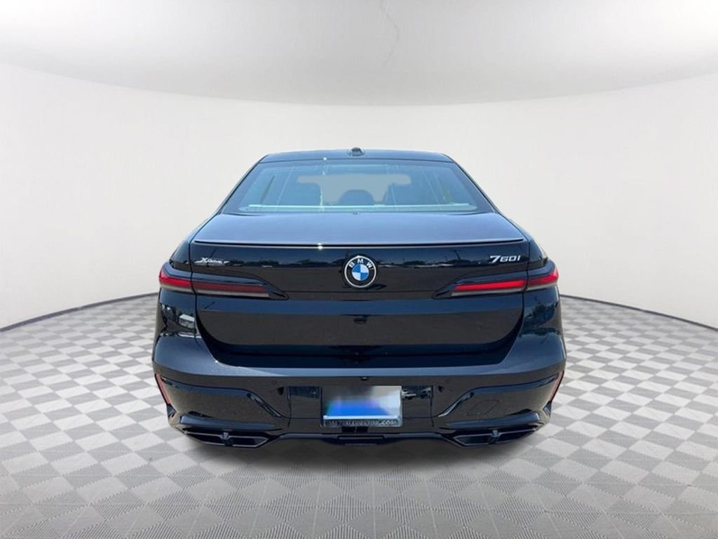2025 BMW 7 Series 760i - Photo 6