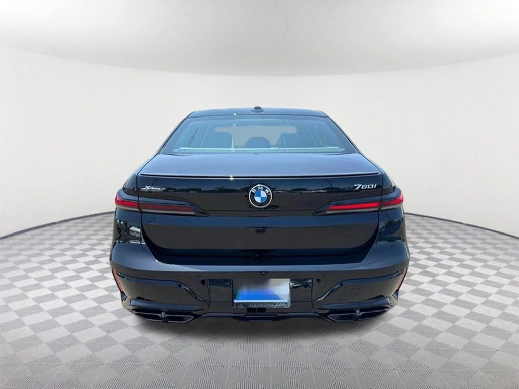 2025 BMW 7 Series 760i - Photo 6