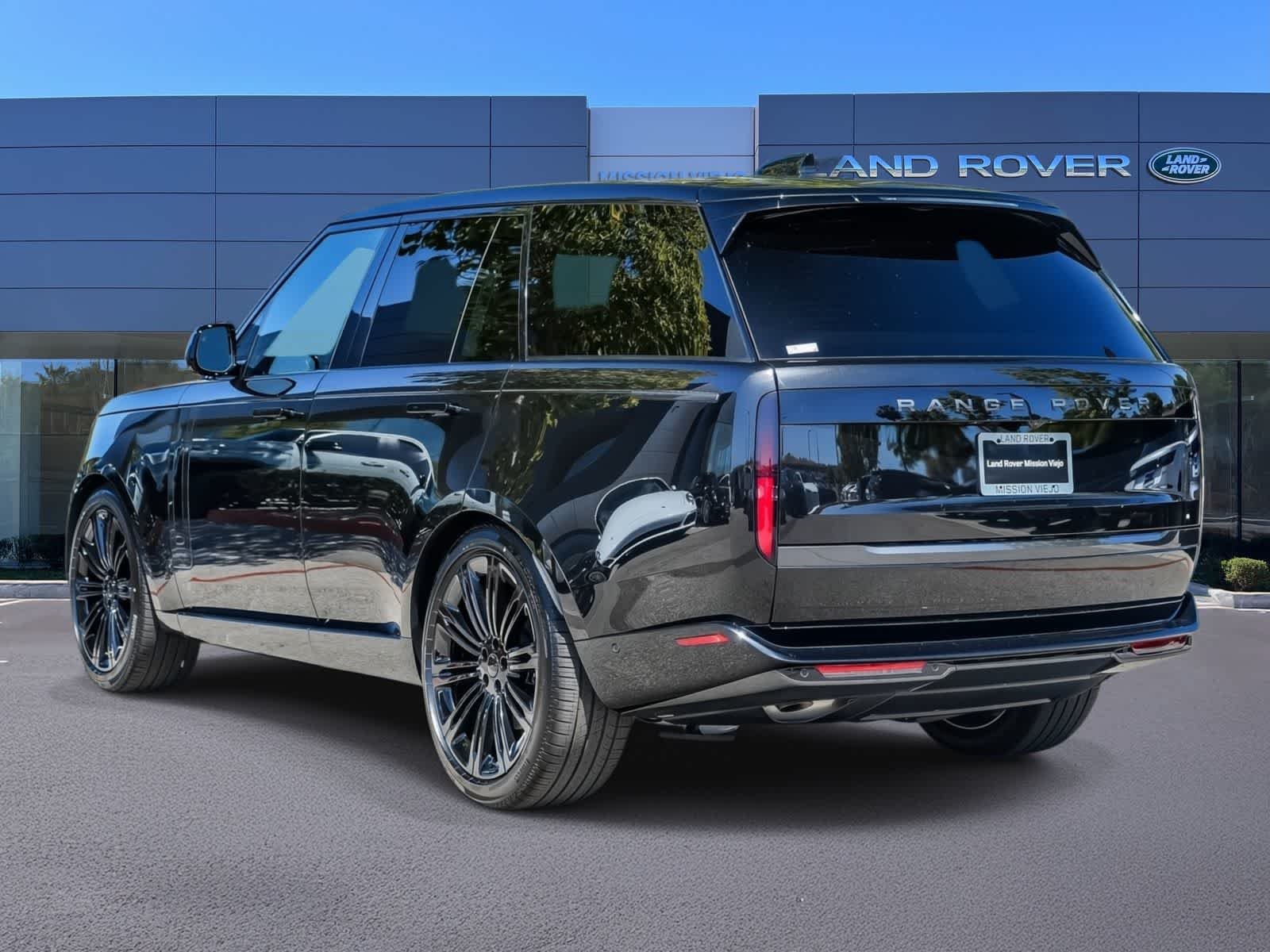 New 2026 Santorini Black Land Rover SE image 6