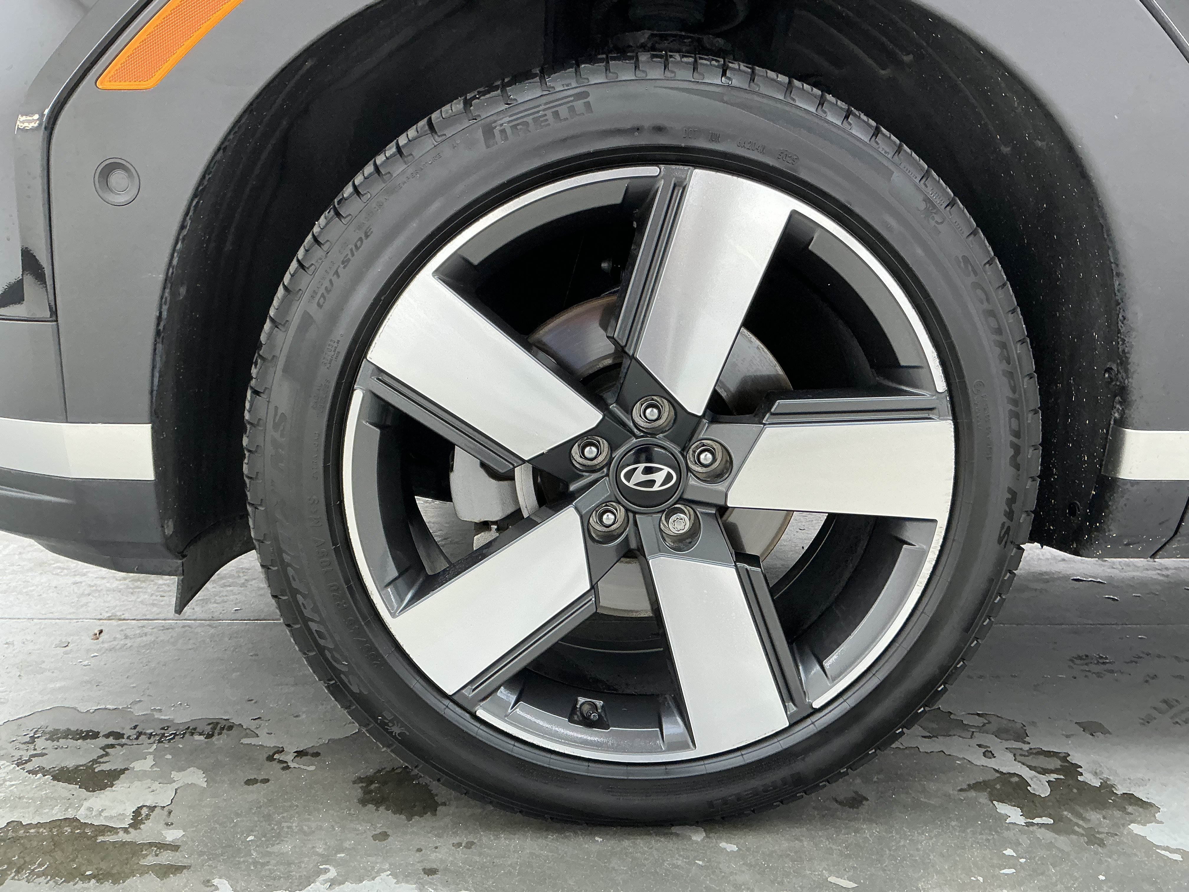 Used 2024 Phantom Black Hyundai Limited image 18