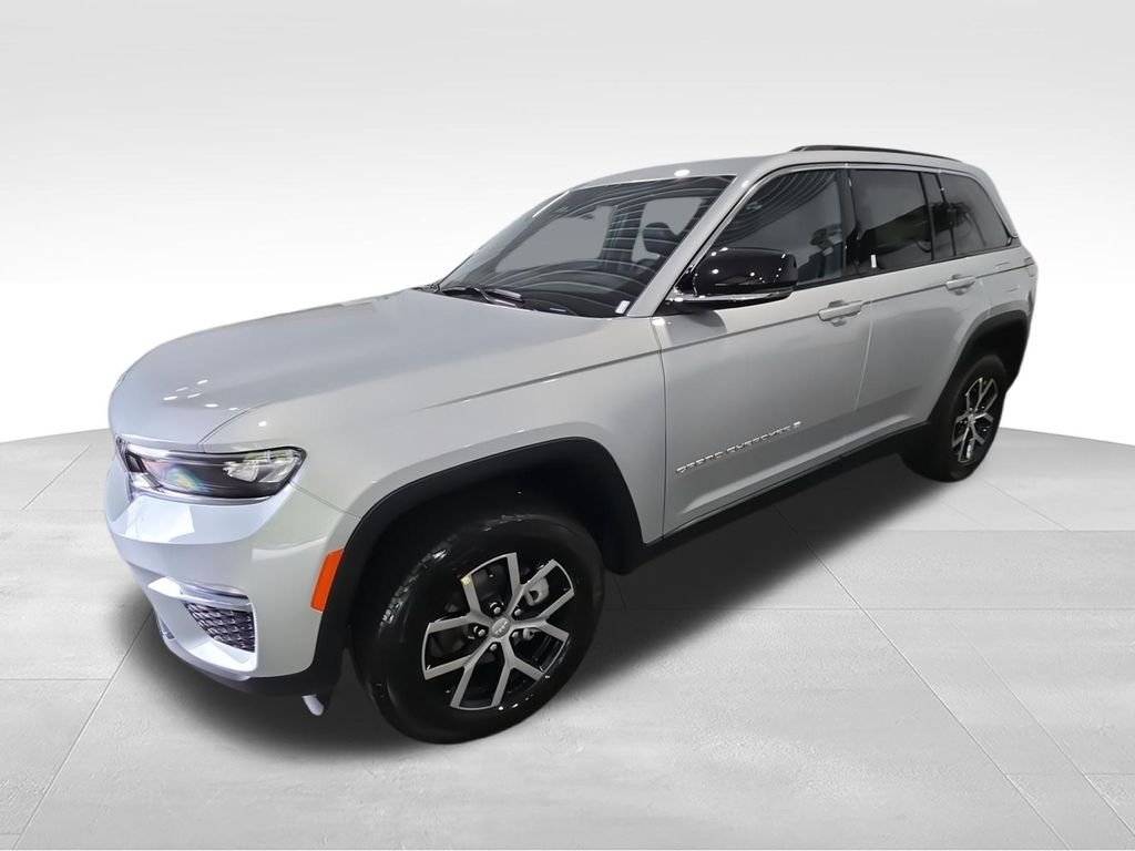 Used 2025 Silver Jeep Limited image 5
