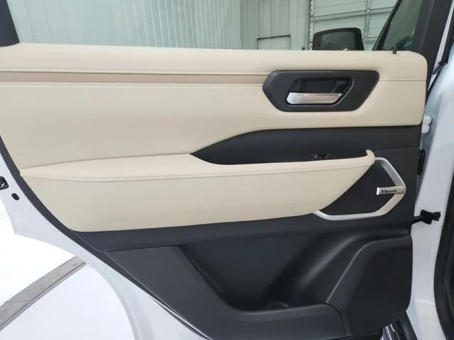 New 2026 White Nissan Platinum Reserve image 38