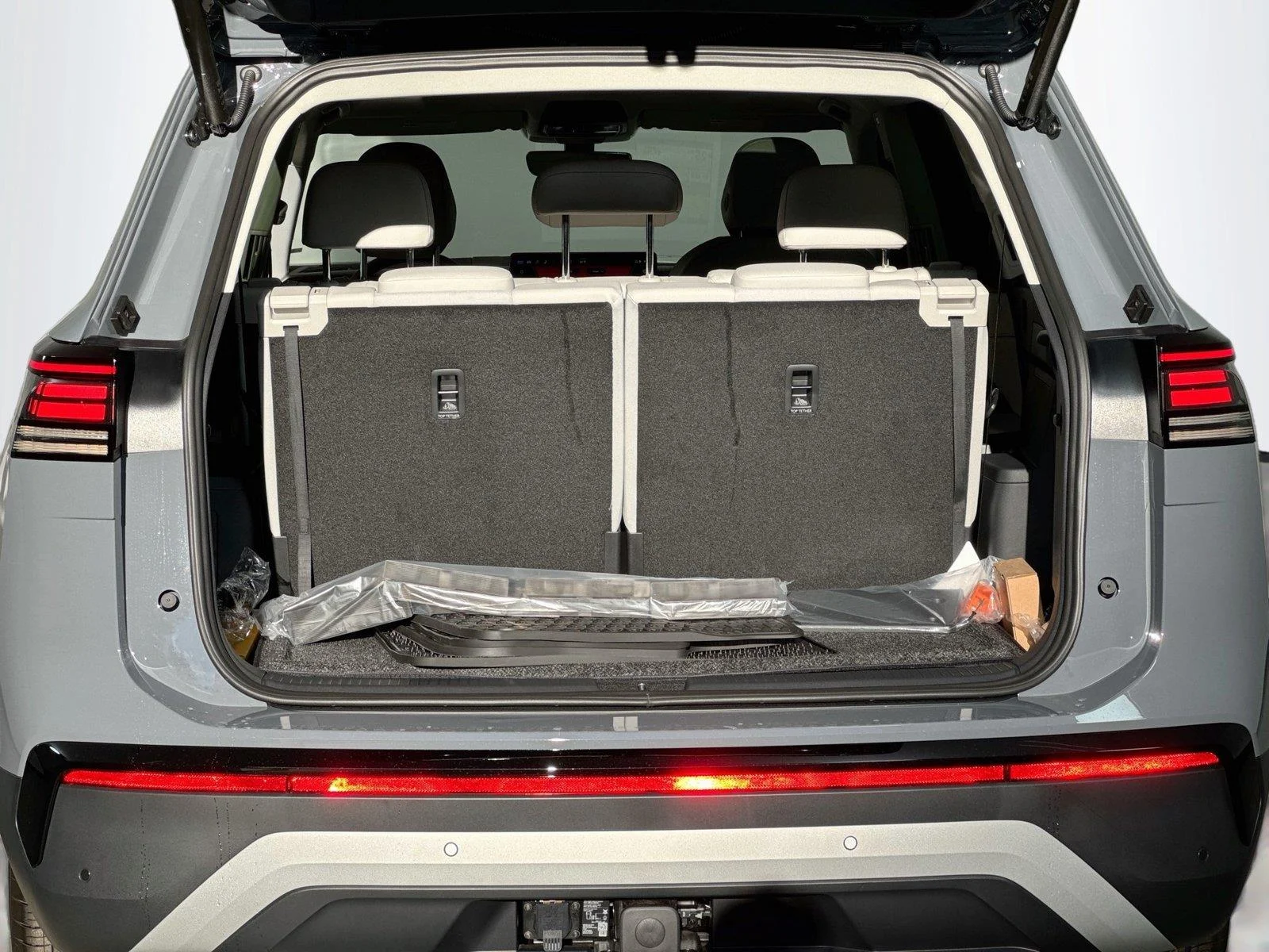New 2027 Pure Gray Volkswagen SE w/Technology image 26