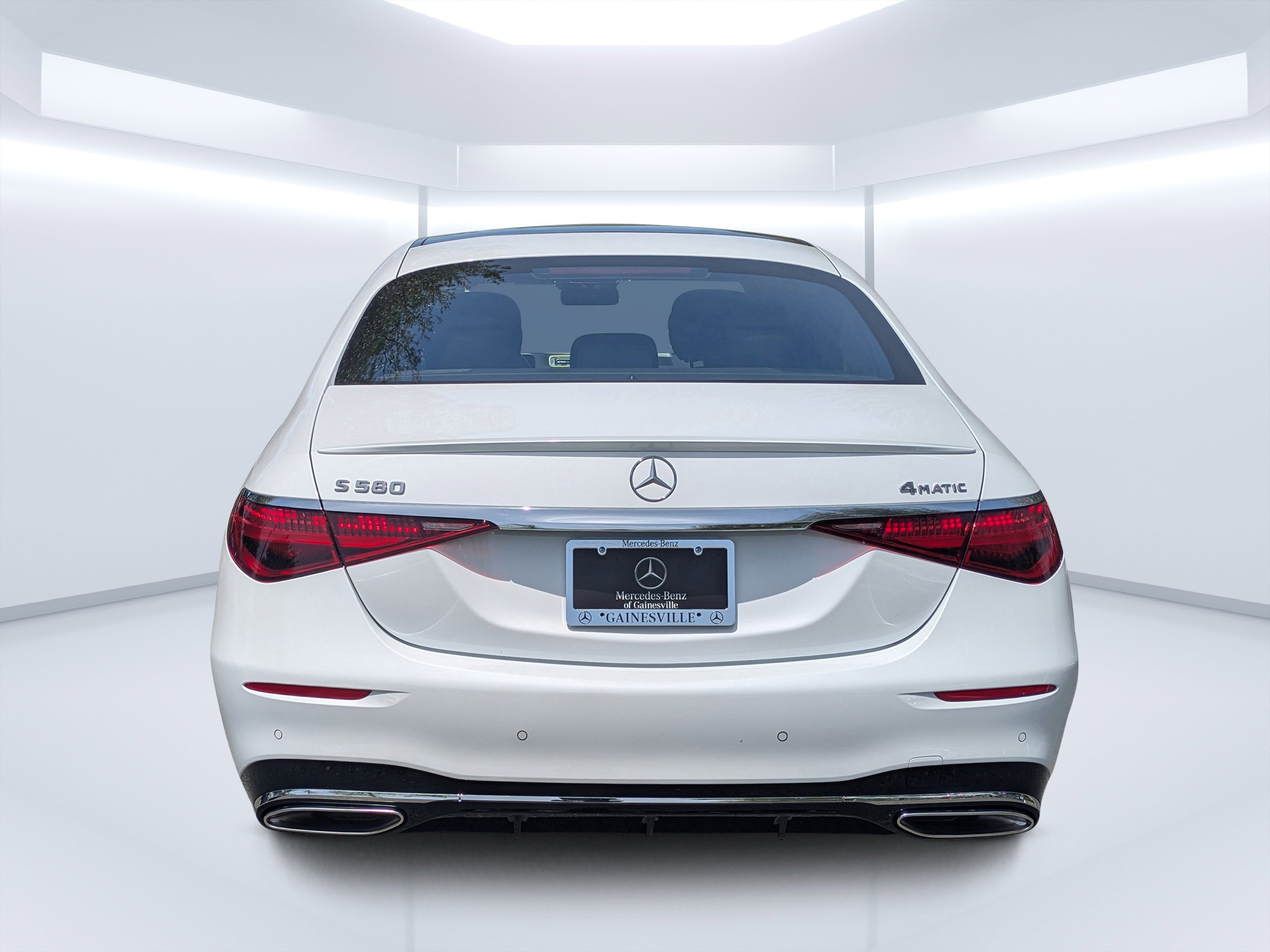 New 2026 MANUFAKTUR Moonlight White Metallic Mercedes-Benz S 580 image 4