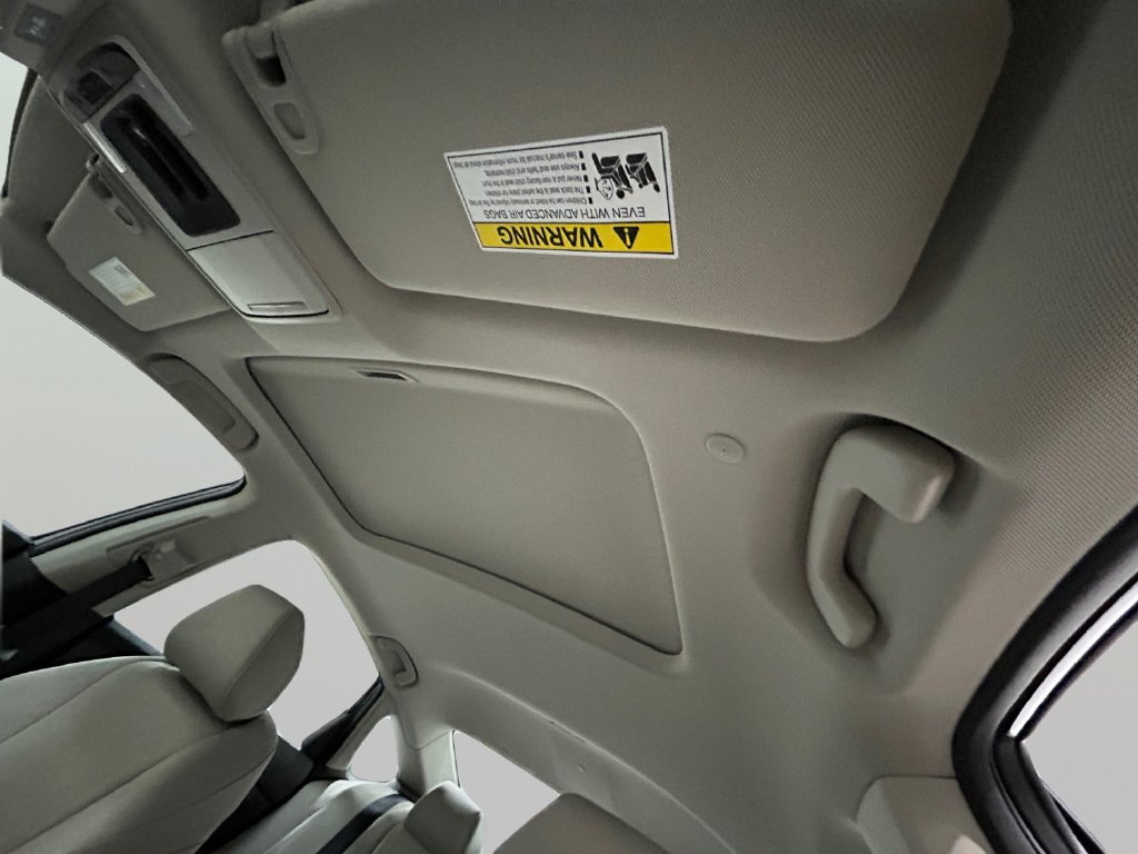 Used 2026 Platinum White Pearl Honda SE image 23