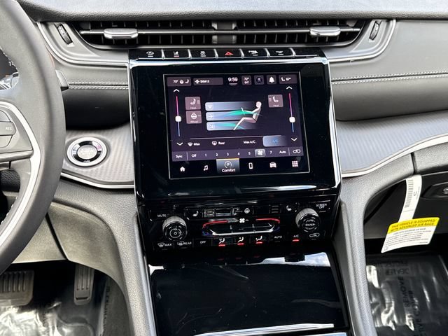 New 2026 Diamond Black Crystal Pearlcoat Jeep Laredo X image 12