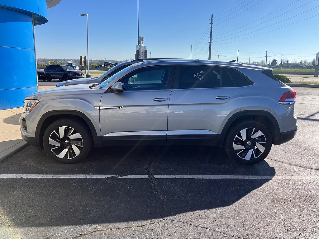 2026 Volkswagen Atlas Cross Sport SE, photo 3 of 4